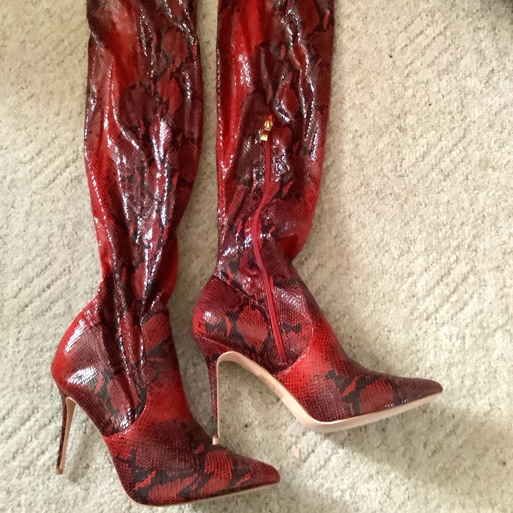 Womens Red snakeskin thigh high Boots sz 11 by shoe dazzle